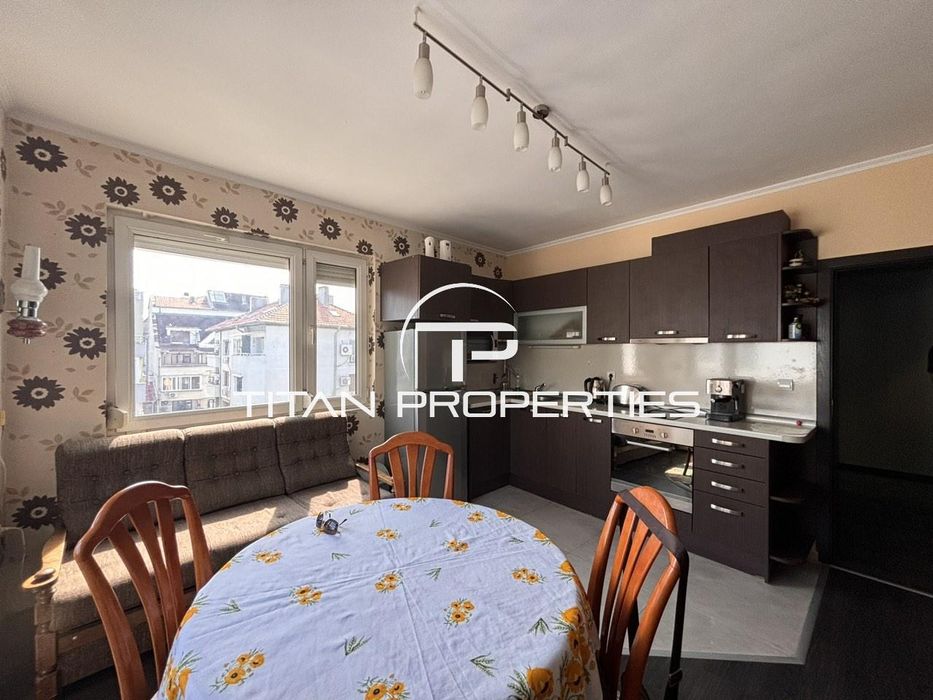 Тристаен, под наем, Център