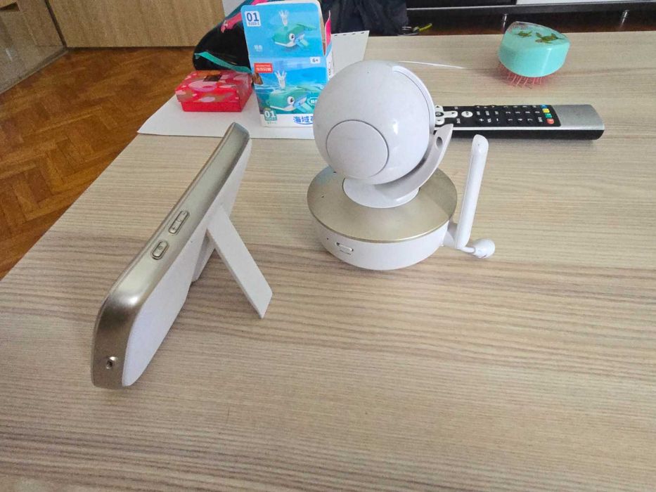 Бебефон babyphone motorola 855 wifi и директна връзка с майка може и двете или само едната връзка , въртене на камерата !
