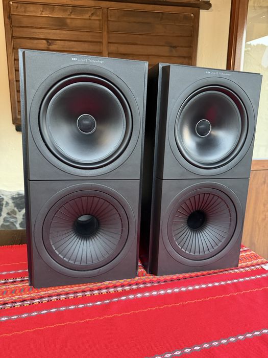 Продавам Kef Q60