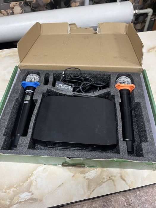 Колонки JBL и микрофоны