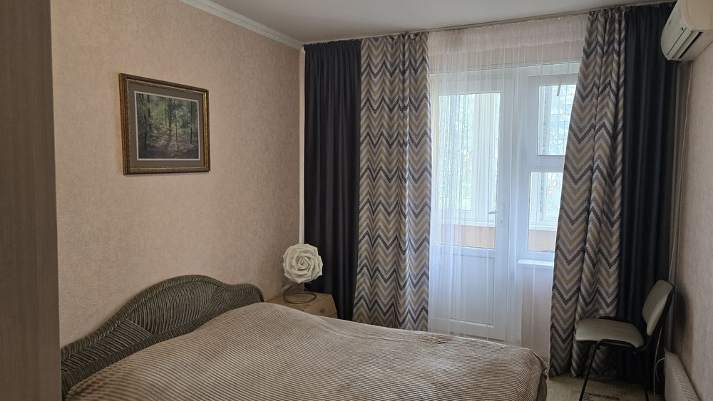 Посуточно 3-х комнатная квартира, 12 мкр, 2 эт.