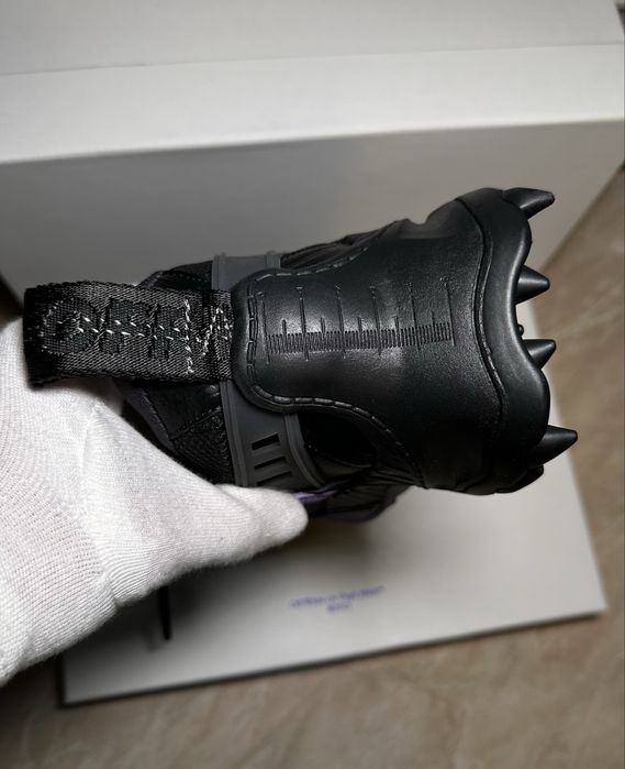 Adidasi Off-White Odsy 1000