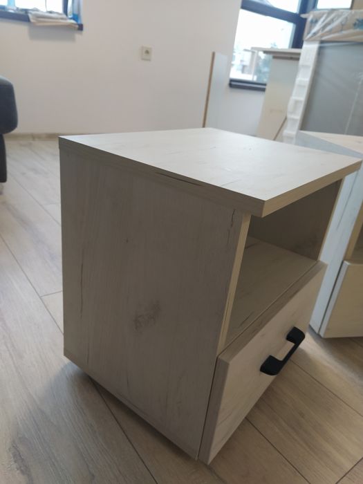 Нощно шкафче 2 бр.