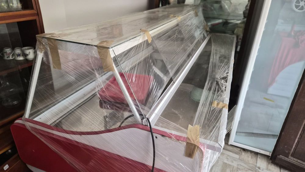 Vitrina frigorifica pentru mezeluri si carne