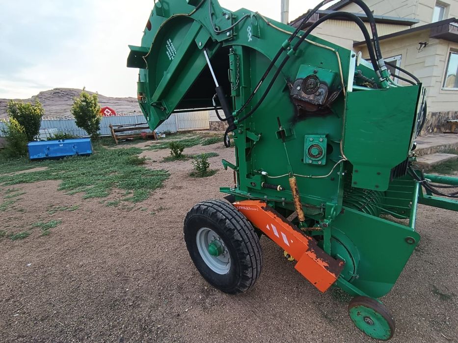 Пресс-подборщик рулонный