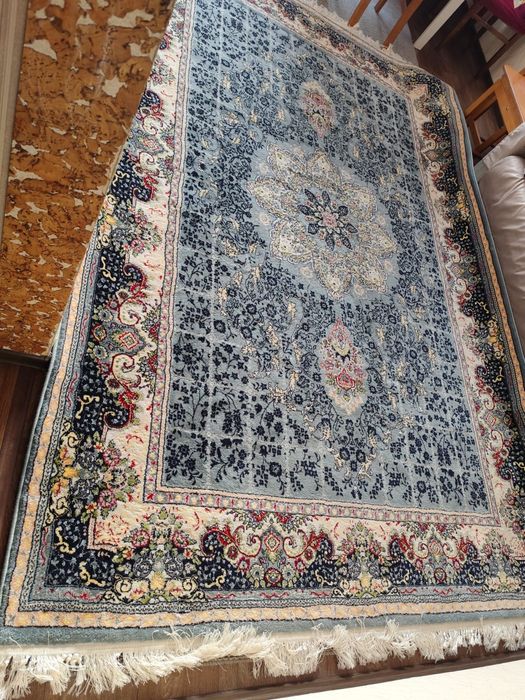 Продам ковер 2 на 3