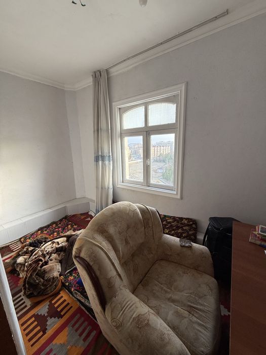 Срочно сотилади 1 хона 9 этаж 9 этажли домда Согдиана 63 мактаб ёнида