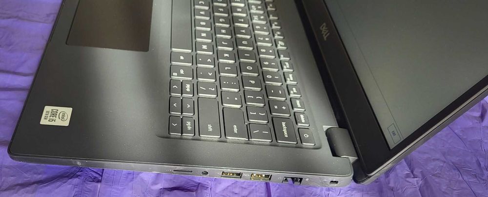 Dell Latitude 3410, i5 10th gen, 256Gb SSD, 8GB RAM (Ca nou - folie de protectie pe margini)