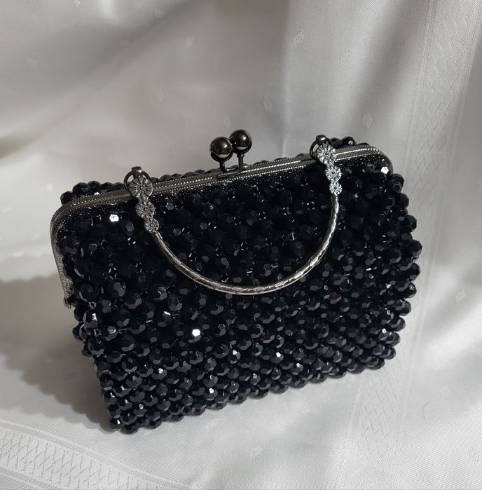 Сумка из бусин на фермуаре