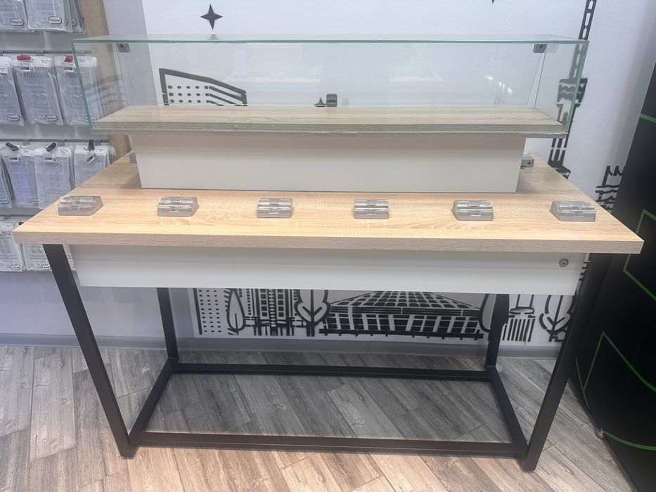 Витрина для телефонов, аксессуаров