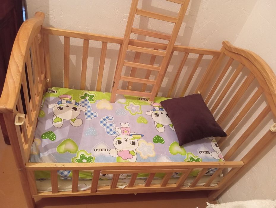 Детская кроватка