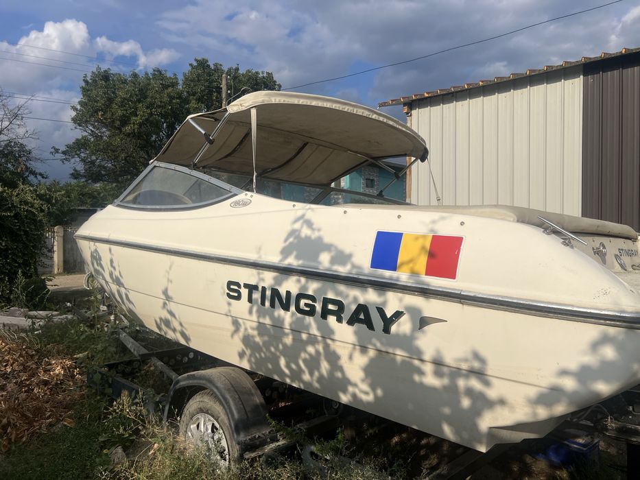 Barca Stingray motor inbord