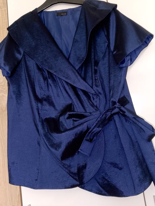 Сако в тъмно синя гама