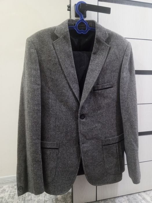 Kiyov kastyum shim pidjak faqat toʻyda 1 marta kiyilgan xolati yangi