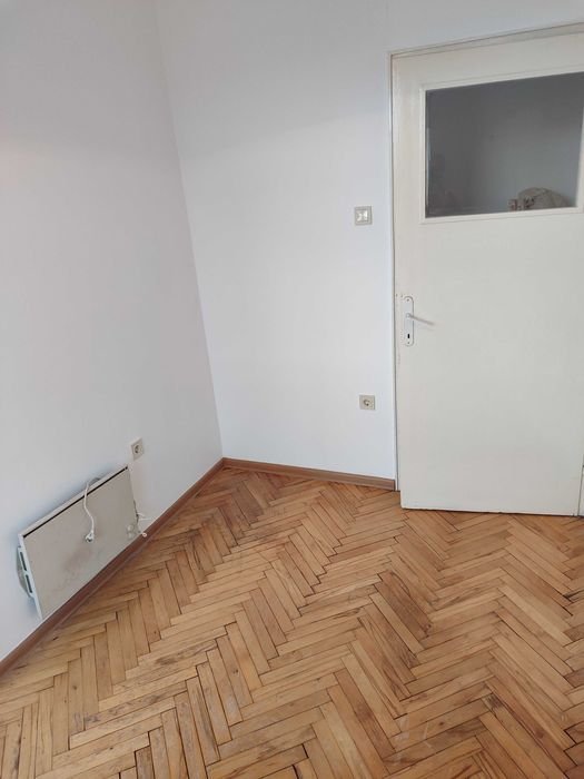 Нова обява, двустаен апартамент, център, под наем