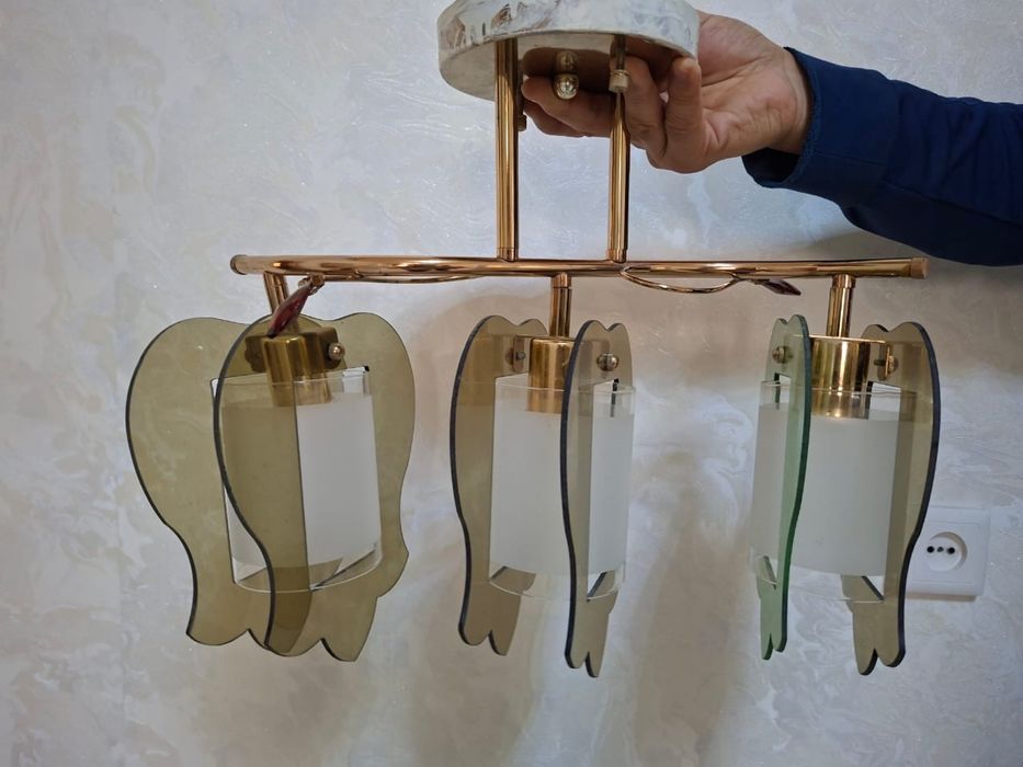 Продается Люстра