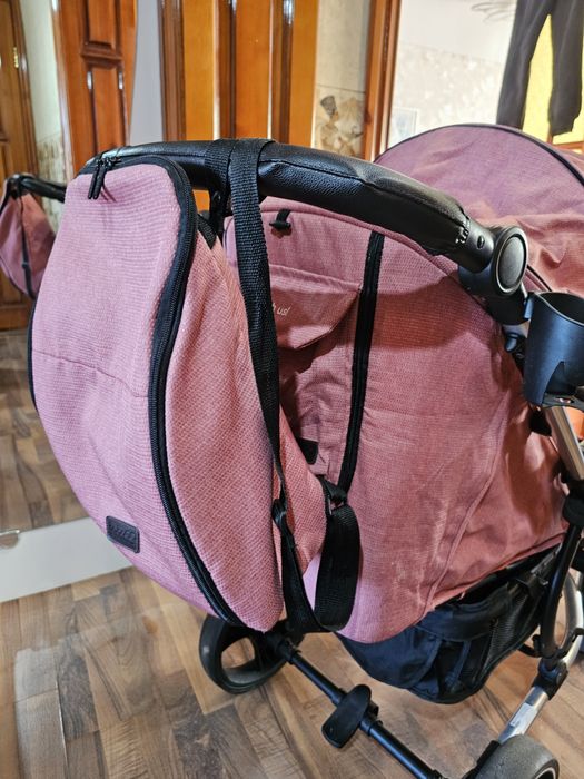 Продам прогулочную всесезонную коляску