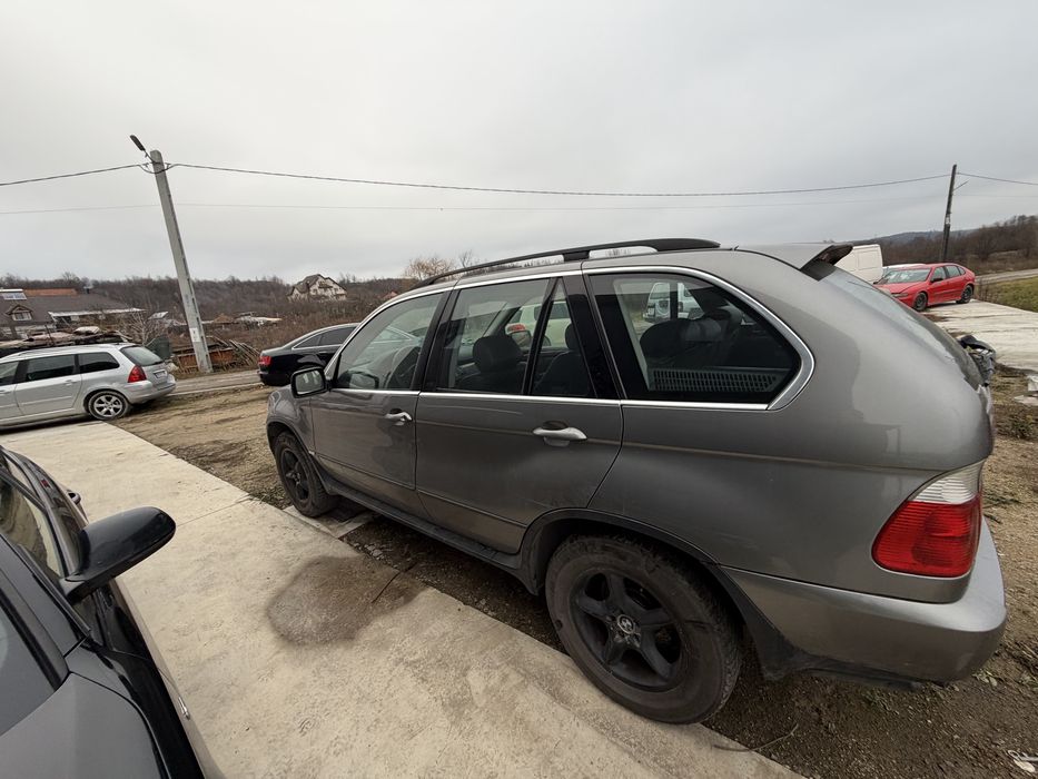 Dezmembrez bmw x5  e53