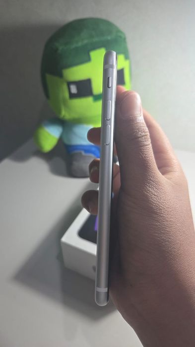 iPhone SE 2020 продам