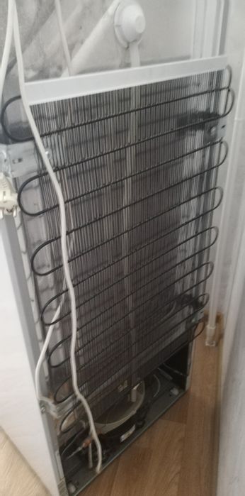 Продам вертикальную морозильную камеру