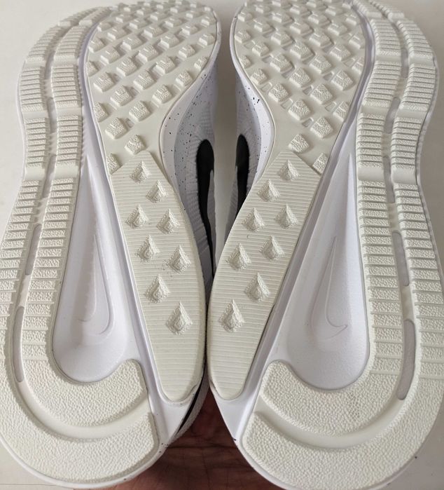 Nike Run Swift 2 унисекс бели маратонки номер 43 от Сащ