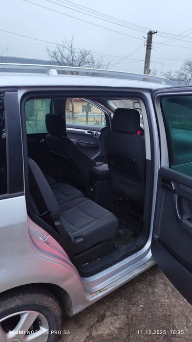 Vând touran 1,9 dizel an 2006