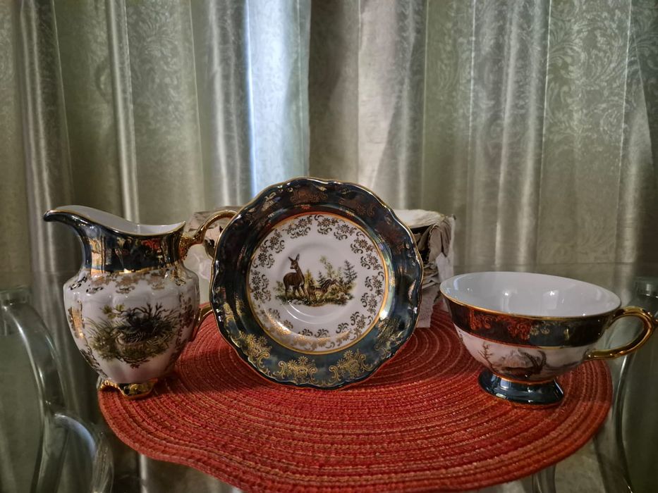 Хрусталь и различный сервиз.