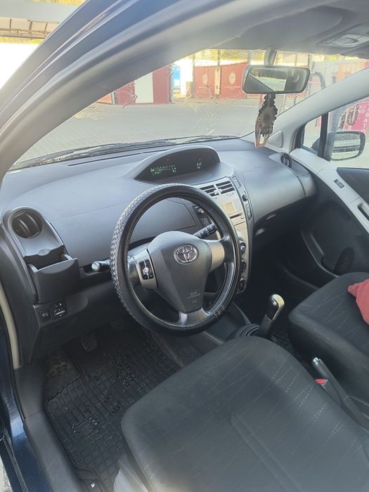 Vând Toyota Yaris 2008