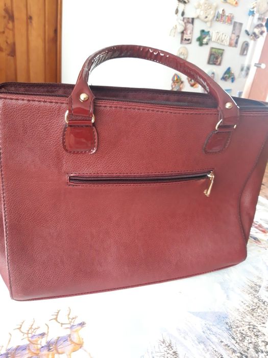 Чисто нова страхотна червена чанта с къси дръжки