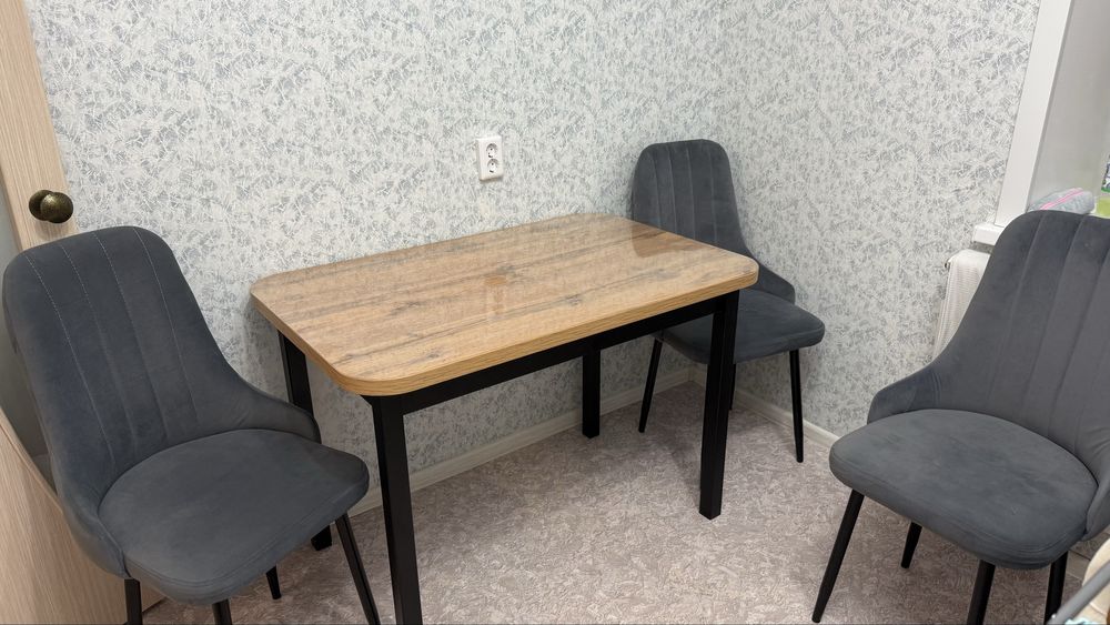 Продам кухонный стол