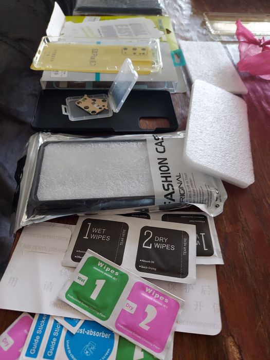 Vând telefon Samsung s10 + și s20+