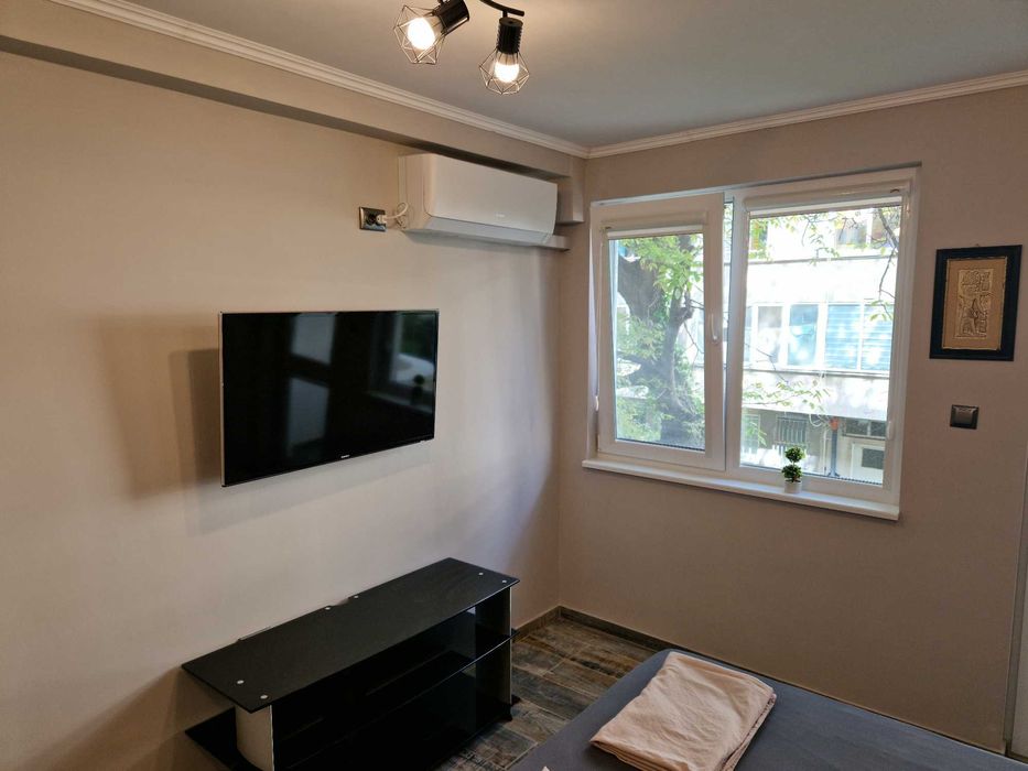 Дава се под наем Двустаен апартамент в Бургас, Център - 55 кв.м за 408 € - Снимка #7