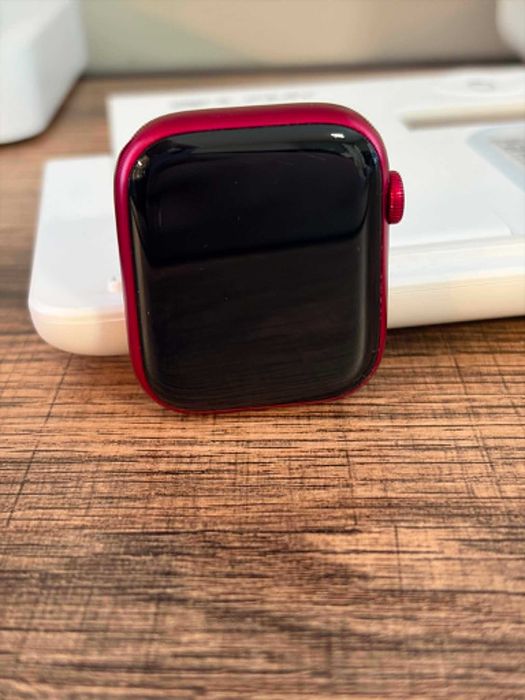 Смарт часовник Apple Watch 7 червен 85% батерия