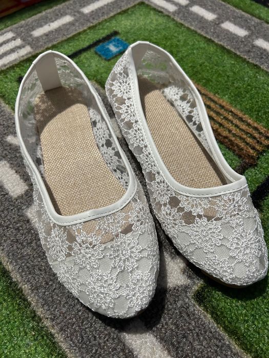 Нови обувки, различни номера