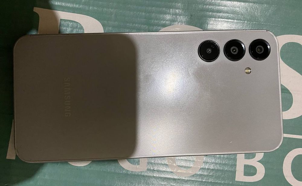 Samsung A 16 smartfon