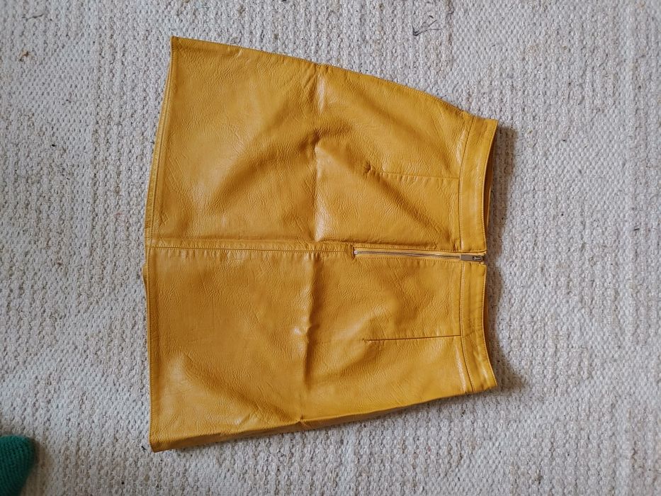 Кожена пола, цвят горчица