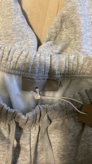 Pantaloni essentials