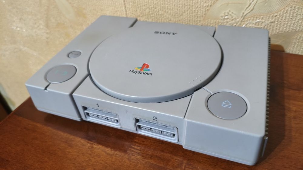 Sony PlayStation 1 SCPH-7002 PAL (FAT)