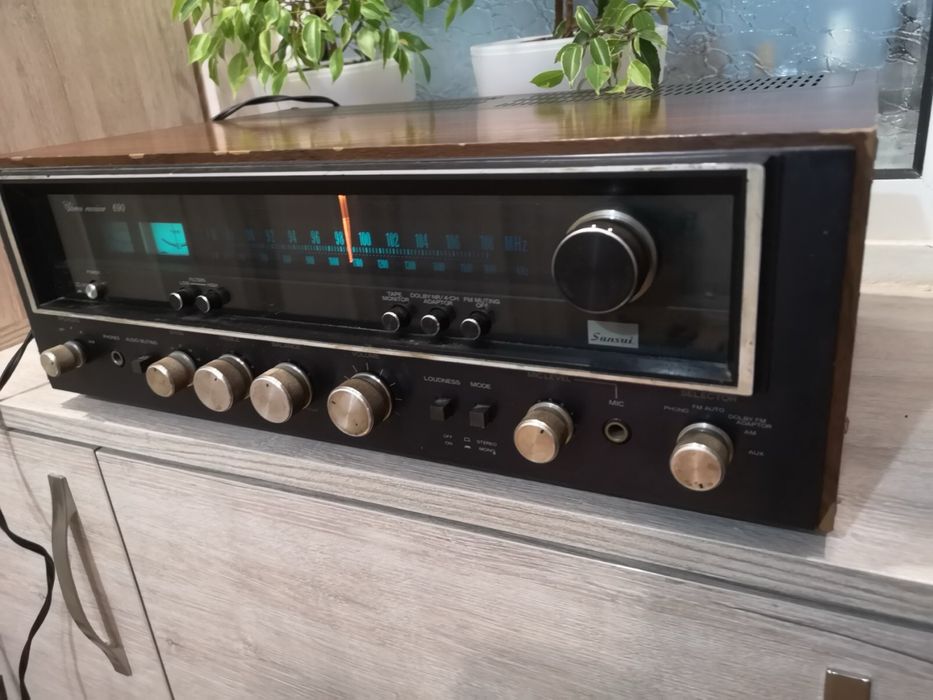 Винтидж стерео ресивър/усилвател Stereo Receiver 690