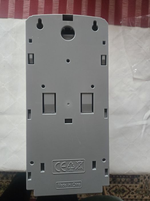 Dozator automat pentru săpun și dezinfectant