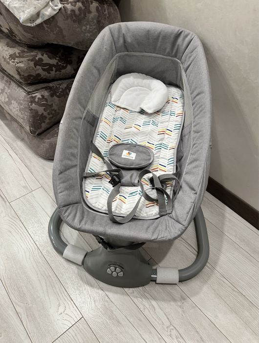 Детская кровать, шезлонг, столик, манеж