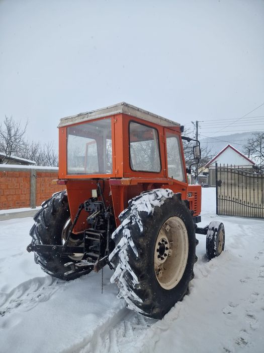 Vand tractor fiat 570 in stare foarte buna de functionare