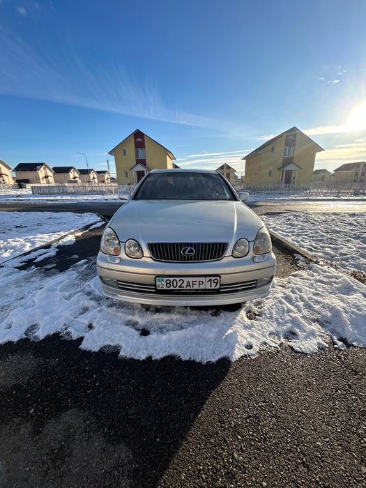 Машина Lexus gs 300