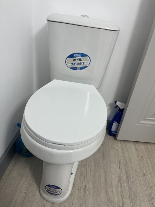 Новая белый унитаз