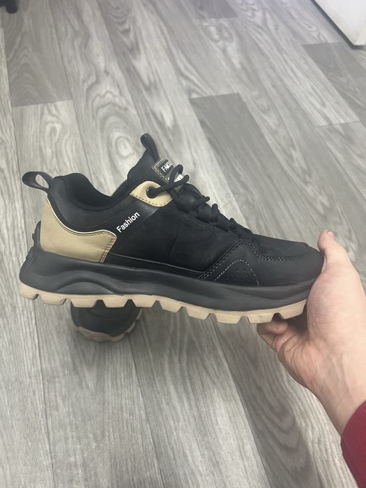 Krossovka 40 razmer Xitoy fabrika