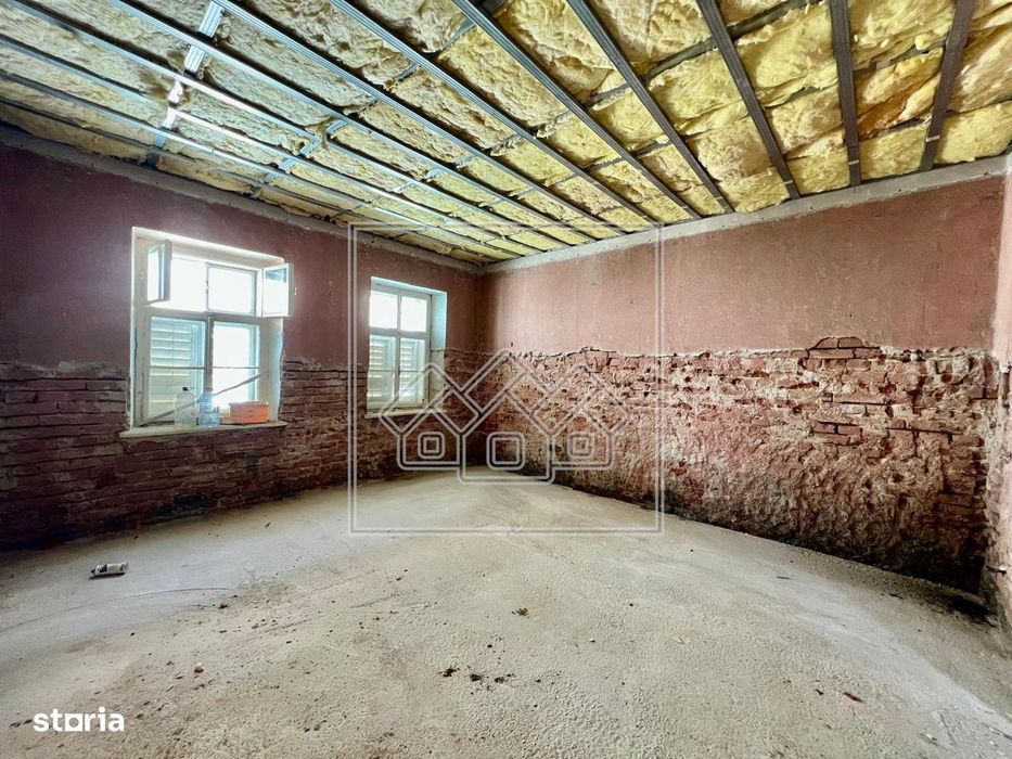 Casa de vanzare - 4 camere, 130 mp - Centrul Istoric