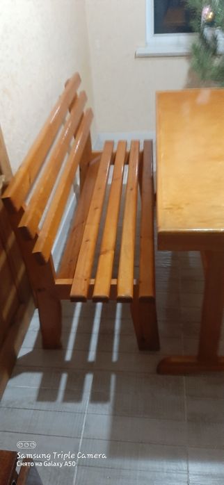 Продаётся деревянный стол.