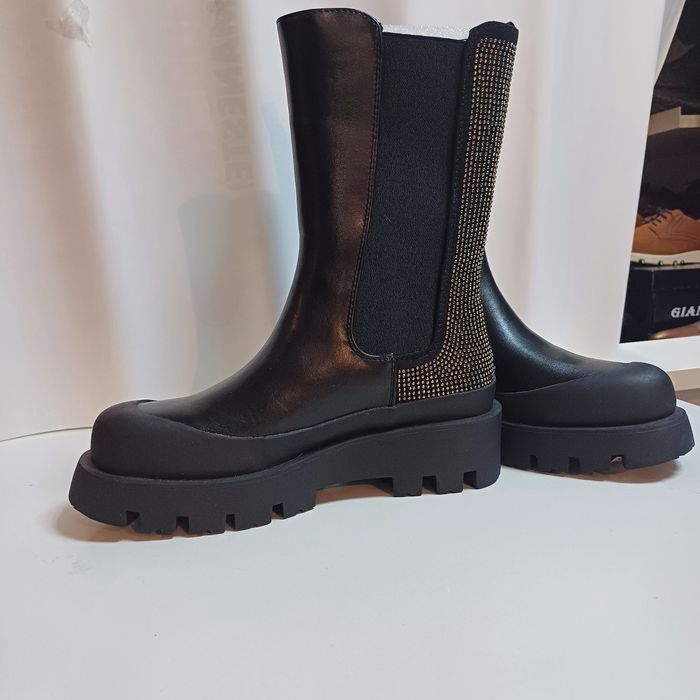 Bocanci damă Sunt noi