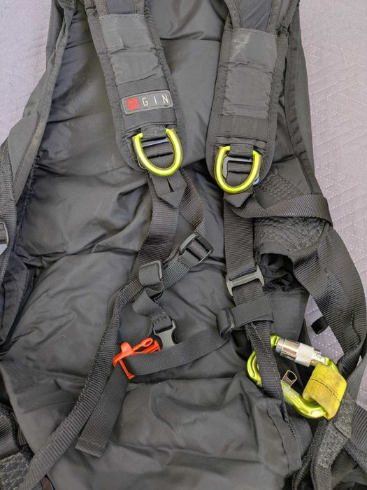 Seleta parapanta reversibila Gin Speed Rider cu airbag