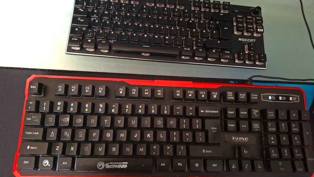 Gaming-Setup + 3 Monitore + Logitech Z906 5.1